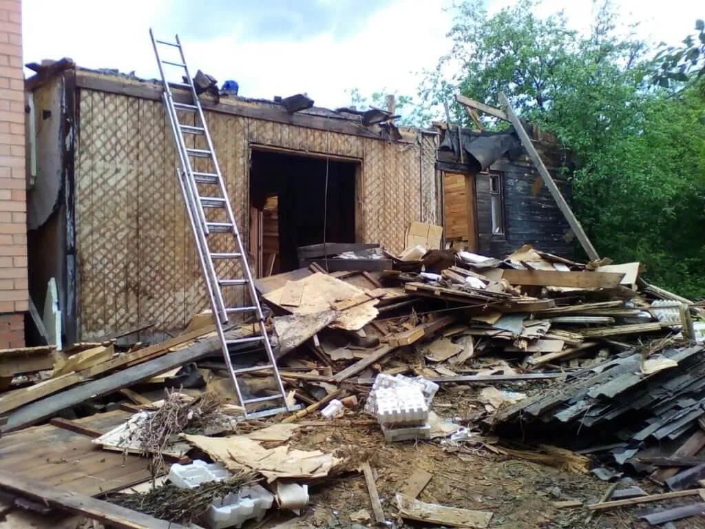 Снос деревянного дома в Ярославле