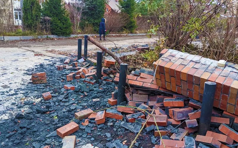 Разборка кирпичного забора в Ярославле
